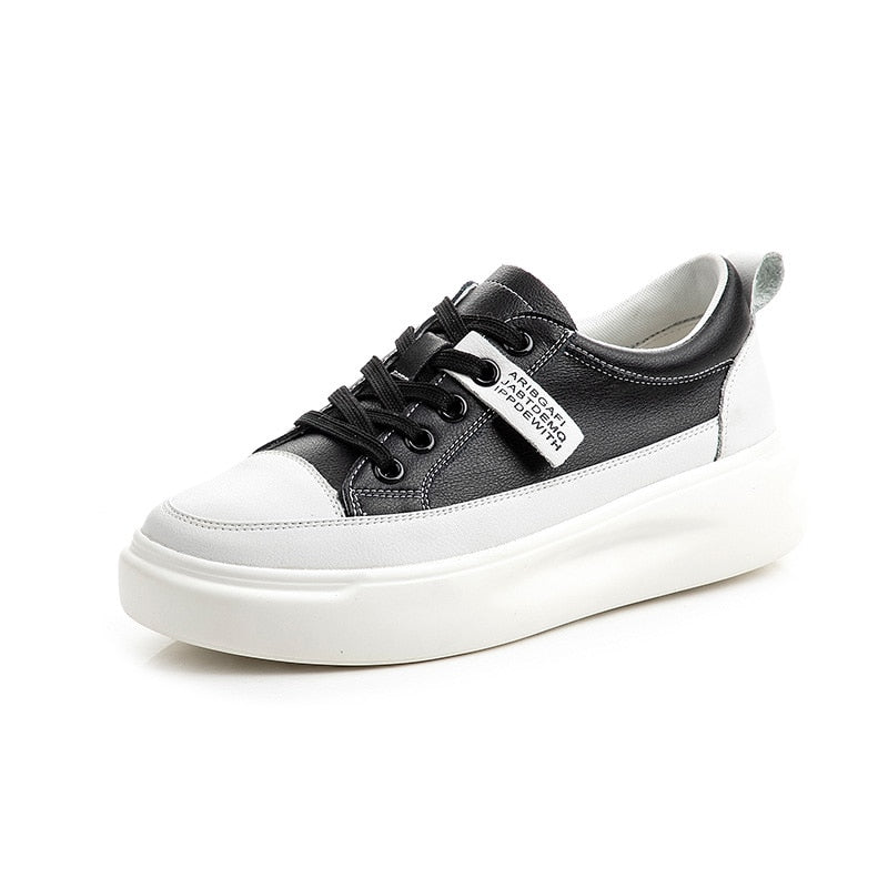 Stora vita damsneakers